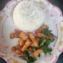 ข้าว หมูสามชั้นทอด