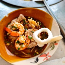 ก๋วยเตี๋ยวรวมมิตรทะเล