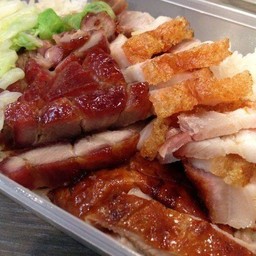 ข้าวหมูแดงหมูกรอบ