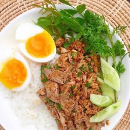 ข้าวหน้าลาบหมู +ไข่ต้ม