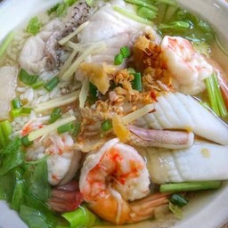 ข้าวต้มกุ้ง-หมึก-ปลา