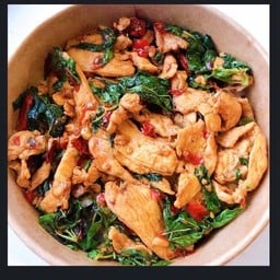 กะเพราไก่พริกแห้ง