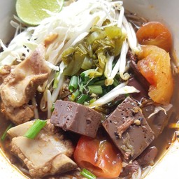 ขนมจีนน้ำเงี้ยวพิเศษ