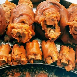 ขาหมูราดข้าว 4 กล่อง ฟรีเกาเหลาน้ำ 1