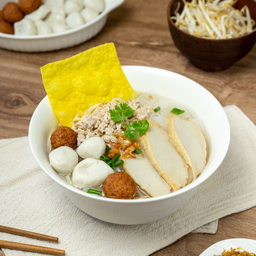 ก๋วยเตี๋ยวน้ำใสลูกชิ้นปลา