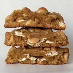 Macadamia White Chocolate Cookie