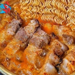 มาม่าต้มยำหมูกรอบ แถม แคปหมู