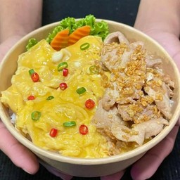 ข้าวไข่ข้นหมูกระเทียม