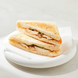 แซนด์วิชอกไก่ย่างหมักเครื่องเทศ สเปลท์