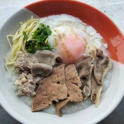 โจ๊กหมูเครื่องใน ใส่ไข่