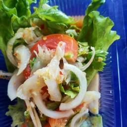 ยำปลาหมึกกรอบ