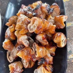 ไส้ใหญ่ย่างน้ำจิ้มแจ่ว