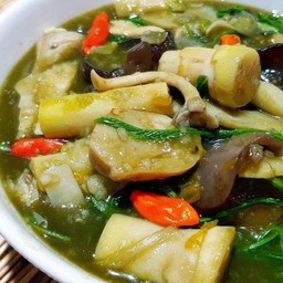 แกงหน่อไม้เห็ดรวมใบย่านาง