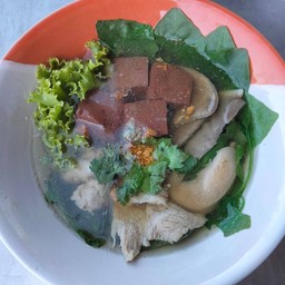 ต้มเลือดหมู ผักกาดหอม ตำลึง