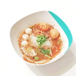 ก๋วยเตี๋ยวลูกชิ้นปลาต้มยำ