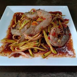ตำมะม่วงกุ้งสด