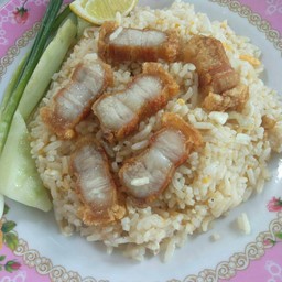 ข้าวผัดหมูกรอบแกงเขียวหวาน