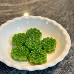 ขนมชั้นดอกไม้4ชิ้น (pandan layer cake)