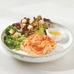 ลาซานญ่าเนื้อ สเปลท์ พร้อมผักสลัดสดออร์แกนิก