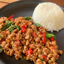 ข้าวกะเพรา (Basil).