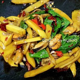 ข้าว กะเพราหน่อไม้+หอยแมงภู่