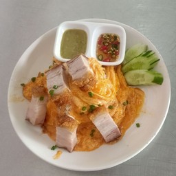 ข้าวไข่ข้นหมูกรอบ