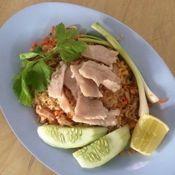 ข้าวผัดหมูผงกระหรี่