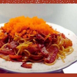 สปาเกตตี้ เบคอนผัดพริกแห้ง ท้อปลาวาไข่กุ้ง