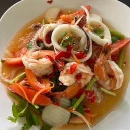 ยำวุ้นเส้นรวมมิตรทะเล