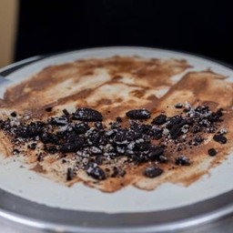 นูเทลล่าโอรีโอ้ชอคชิพ - nutella with oreo and chocolate chips crepe