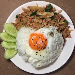 ข้าวกะเพรา ไข่ข้น พุงป่อง (Pungpong) 1