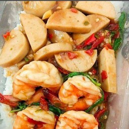 ข้าวกระเพรากุ้งหมูยอ