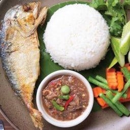ข้าวน้ำพริกกะปิ ปลาทู+ไข่เจียว