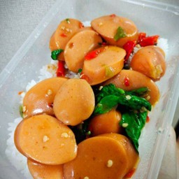 ข้าวกระเพราไส้กรอก