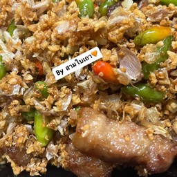 สามชั้นทอดกระเทียมพริกขี้หนูสด