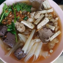 ก๋วยจั๊บญวนเส้นม้วน หมู