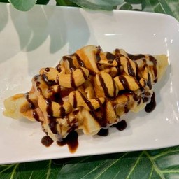 ครอฟเฟิล ช็อกโกแลต+เม็ดมะม่วง