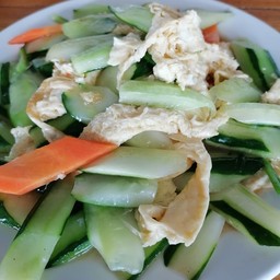 青瓜炒蛋 แตงกวาญี่ปุ่นผัดไข่