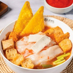 ก๋วยเตี๋ยวเย็นตาโฟ Yen-Ta-fo Thai noodle with assorted tofu in red soup