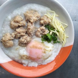 โจ๊กหมูสับใส่ไข่