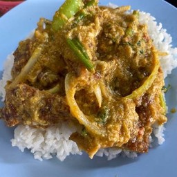 ข้าวไก่กรอบผัดผงกะหรีี