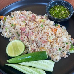 ข้าวผัดแหนม