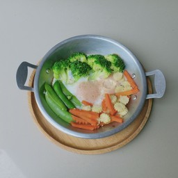 ไข่กระทะ ผักรวม+ขนมปัง