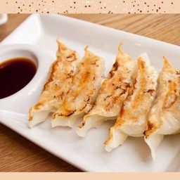 Crispy Gyoza เกี๊ยวซ่าทอดกรอบ