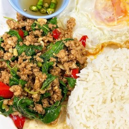 กระเพราหมูสับ+ใข่ดาว