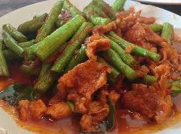 หมูผัดพริกแกง