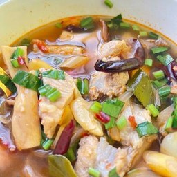 ต้มแซ่บกระดูกอ่อนหมู (ชาม)