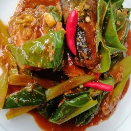 เครื่องแกงปลากระป๋อง(กับข้าว)
