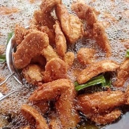 ส้มตำ ไก่ทอด หน้าโรงเรียนเขาท่าพระ