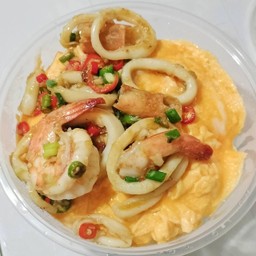 ข้าวไข่ข้น+ทะเลคั่วพริกเกลือ(กุ้ง+ปลาหมึก)